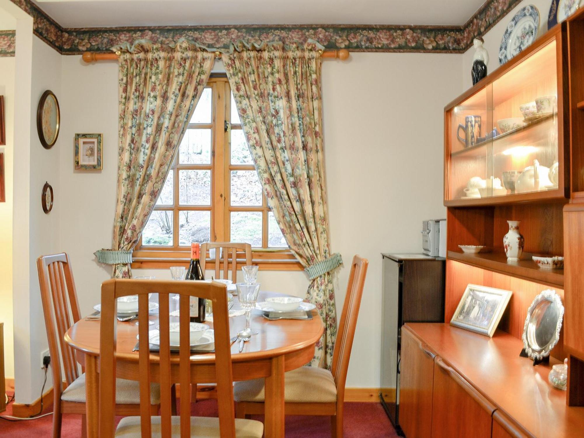 Toll Bridge Lodge Банкори Экстерьер фото